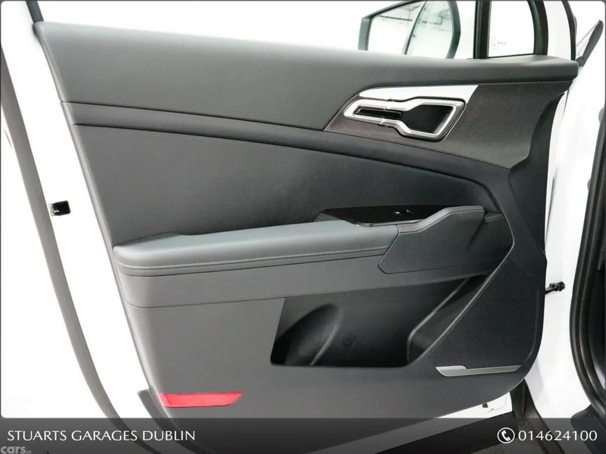 Kia Sportage Estate, Petrol Plug-in Hybrid, 2025, White