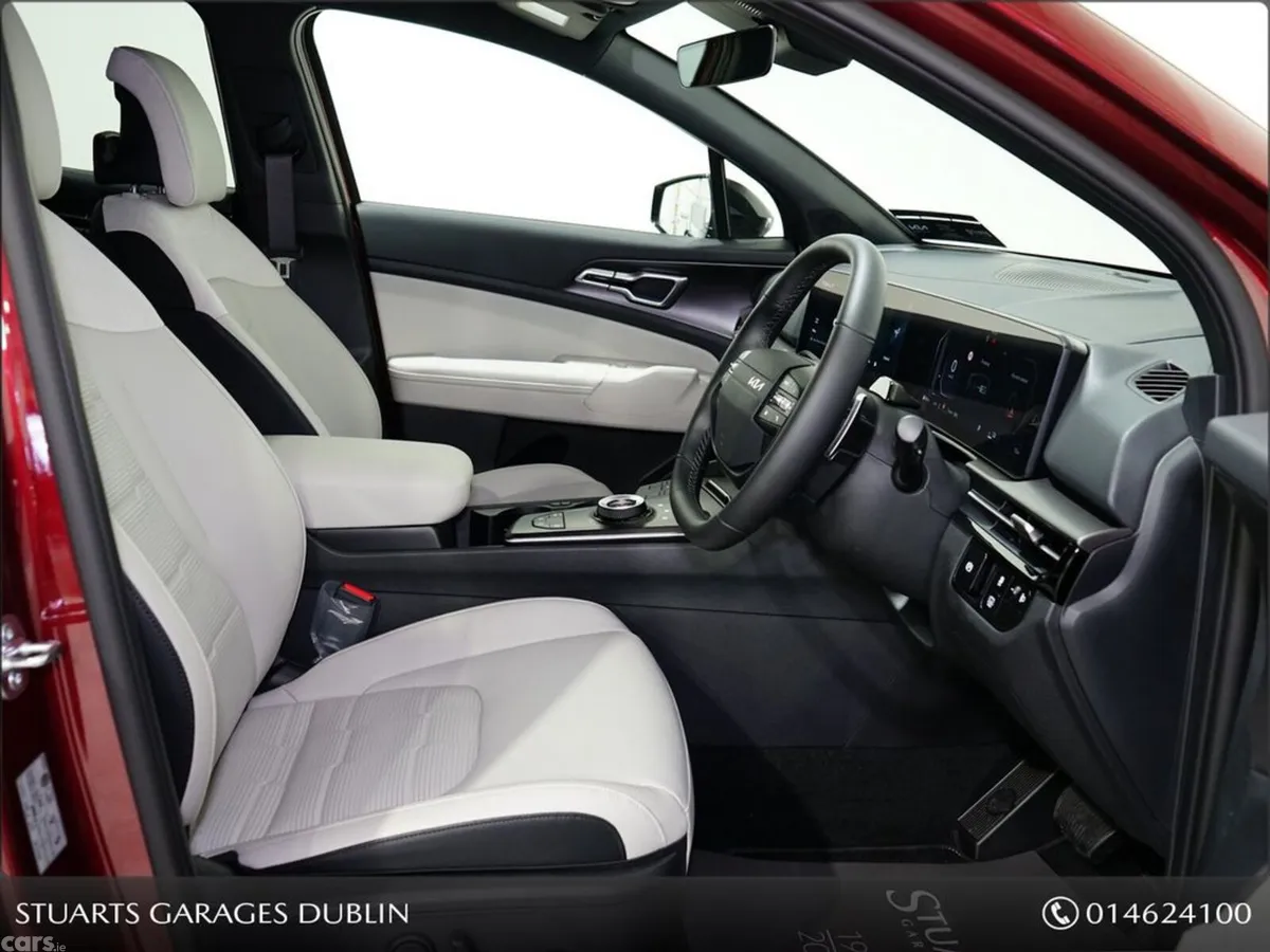 Kia Sportage MPV, Petrol Hybrid, 2026, Red