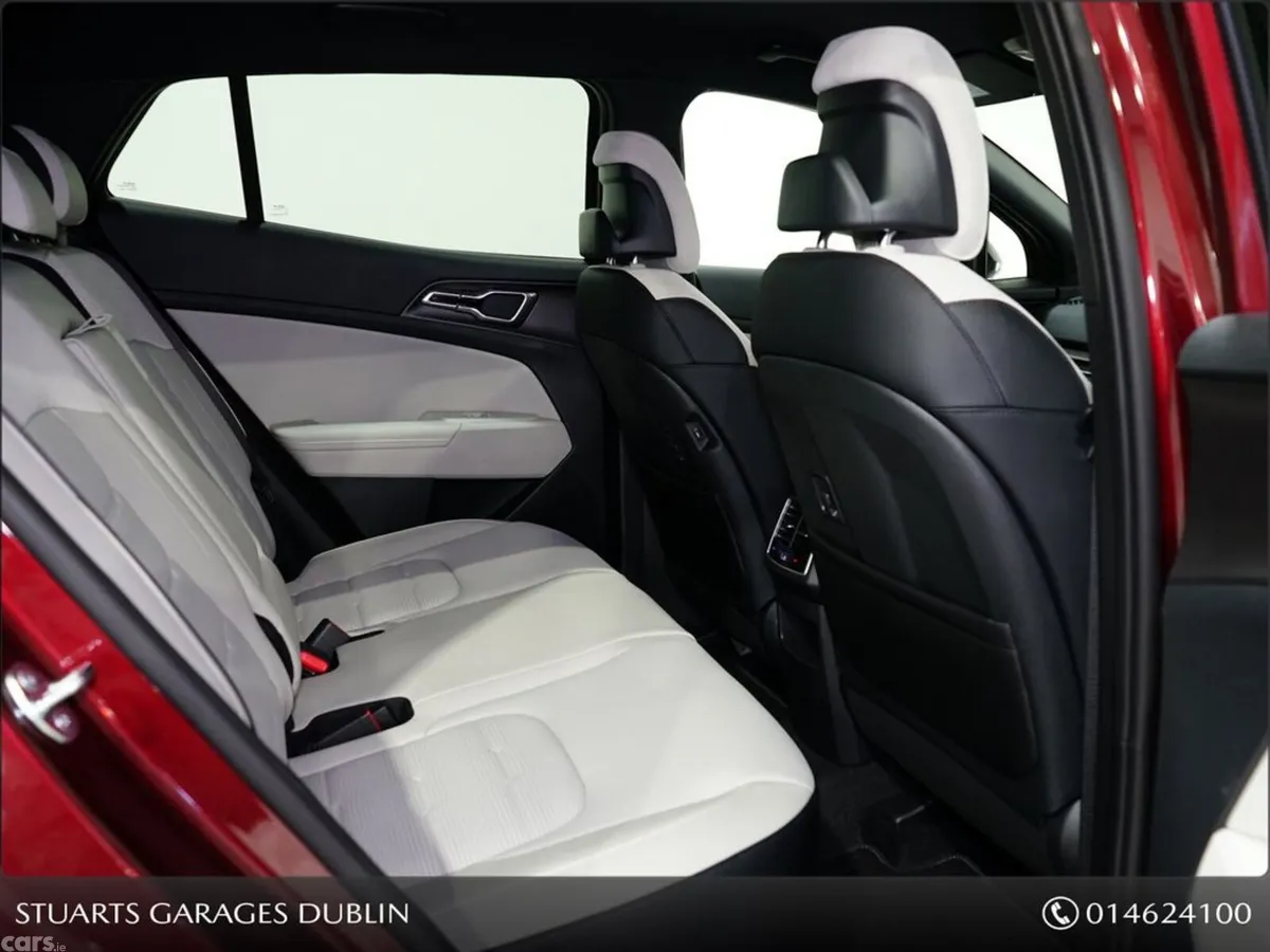 Kia Sportage MPV, Petrol Hybrid, 2026, Red