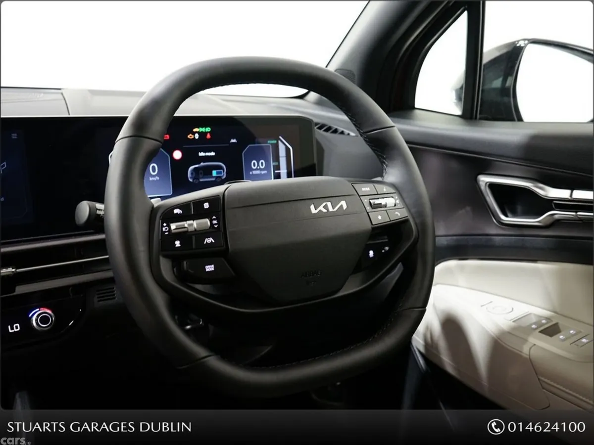 Kia Sportage MPV, Petrol Hybrid, 2026, Red