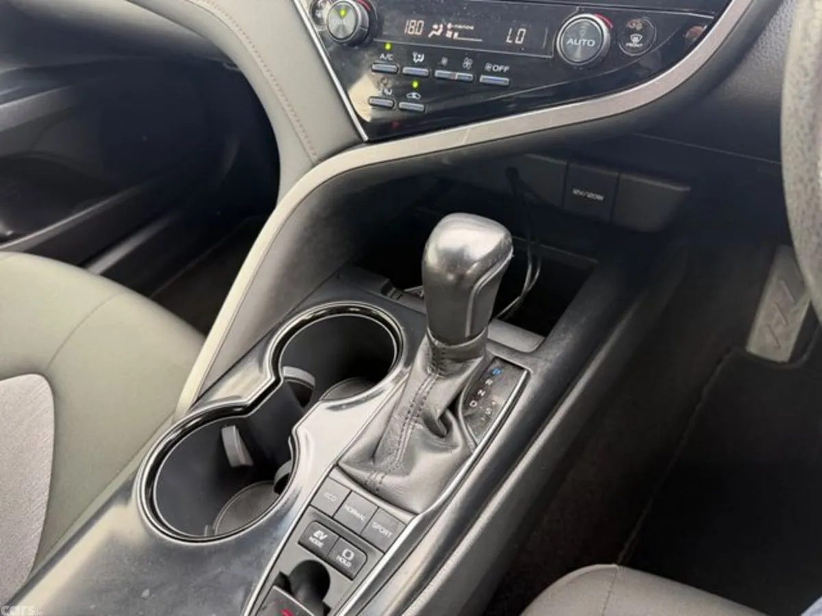 Toyota Camry Saloon, Petrol Hybrid, 2018, Black