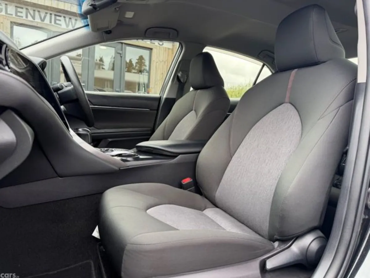Toyota Camry Saloon, Petrol Hybrid, 2018, Black