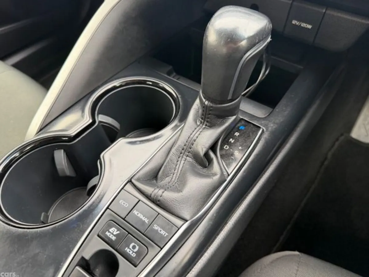 Toyota Camry Saloon, Petrol Hybrid, 2018, Black
