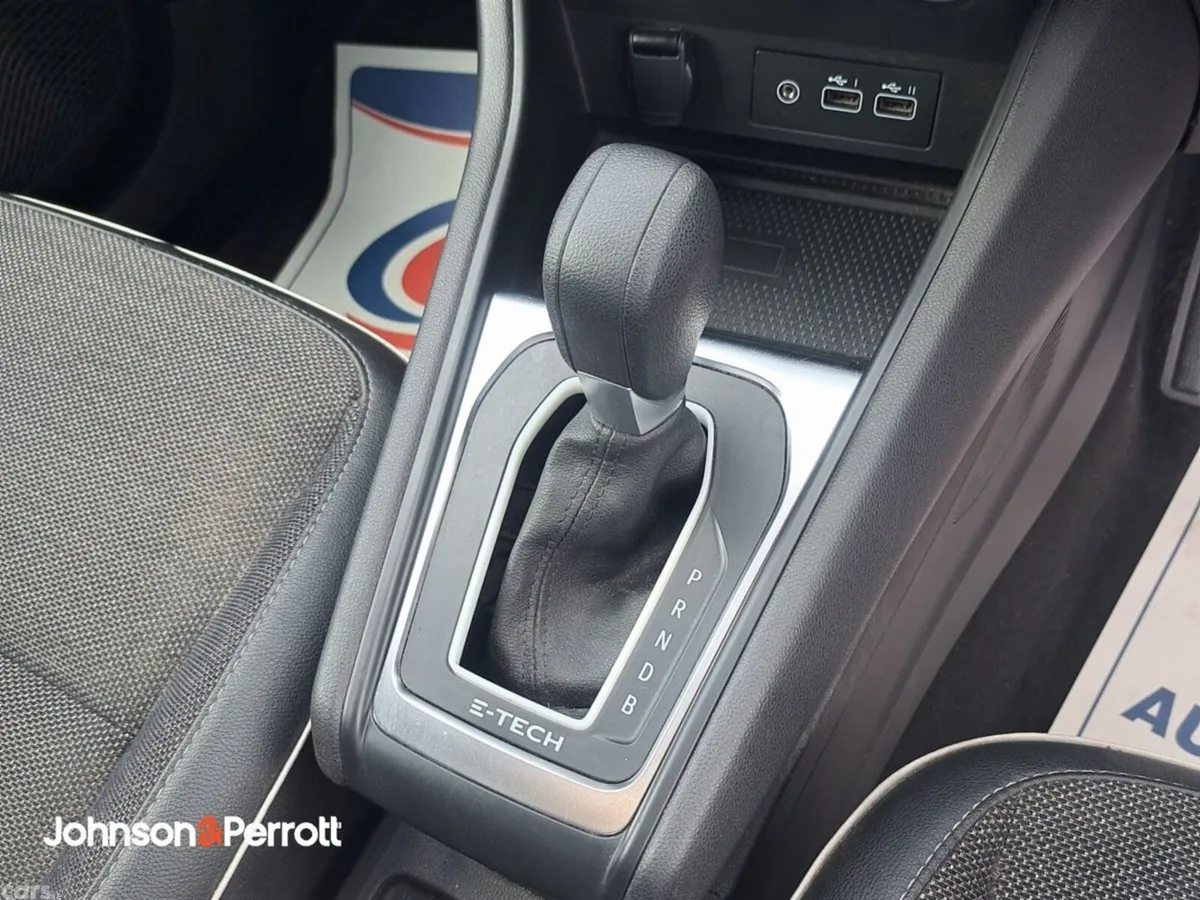 Renault Captur Hatchback, Petrol Hybrid, 2023, Blue