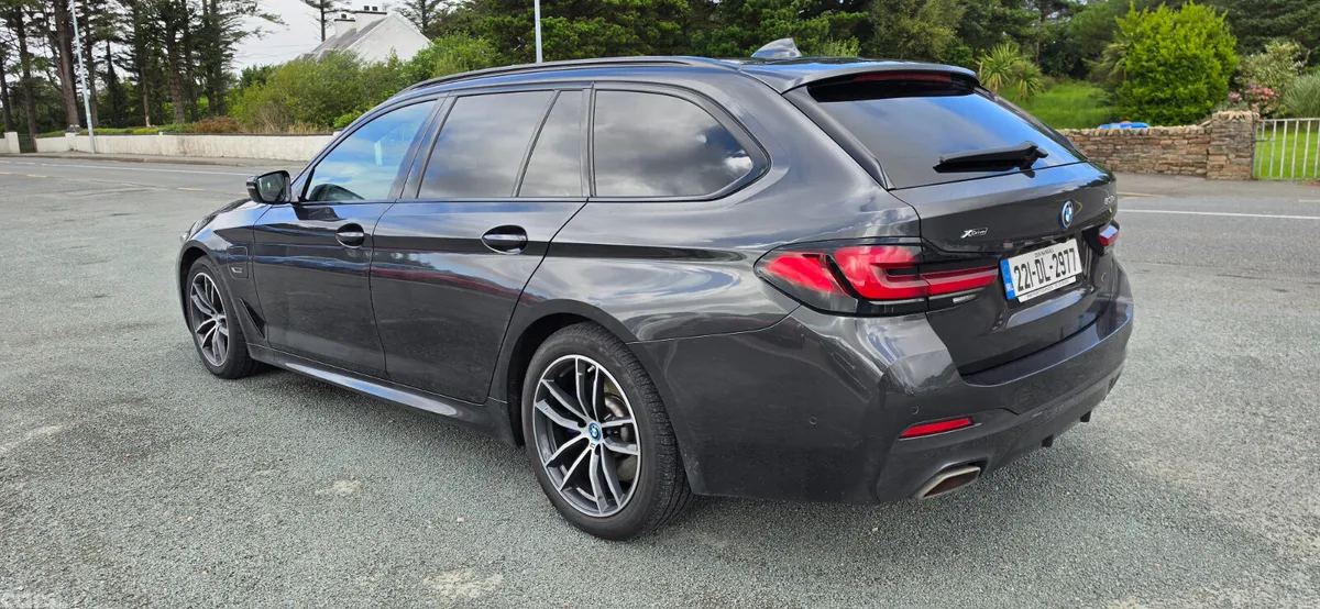BMW 5-Series Estate, Petrol Hybrid, 2022, Grey
