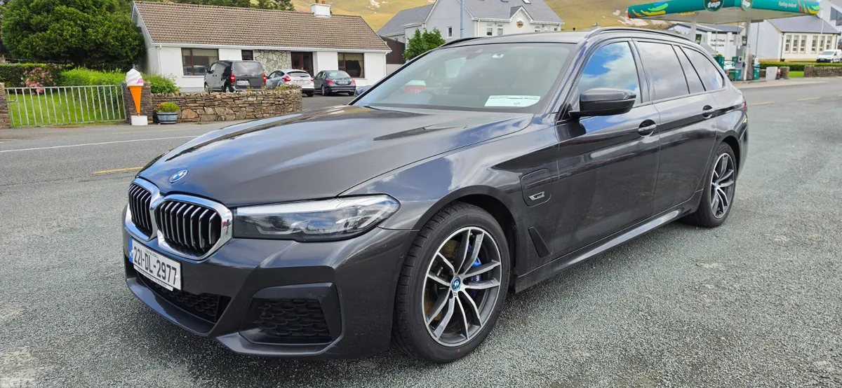 BMW 5-Series Estate, Petrol Hybrid, 2022, Grey