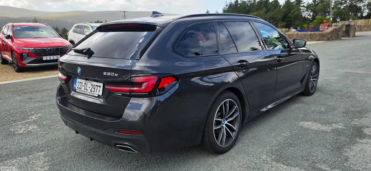 BMW 5-Series Estate, Petrol Hybrid, 2022, Grey