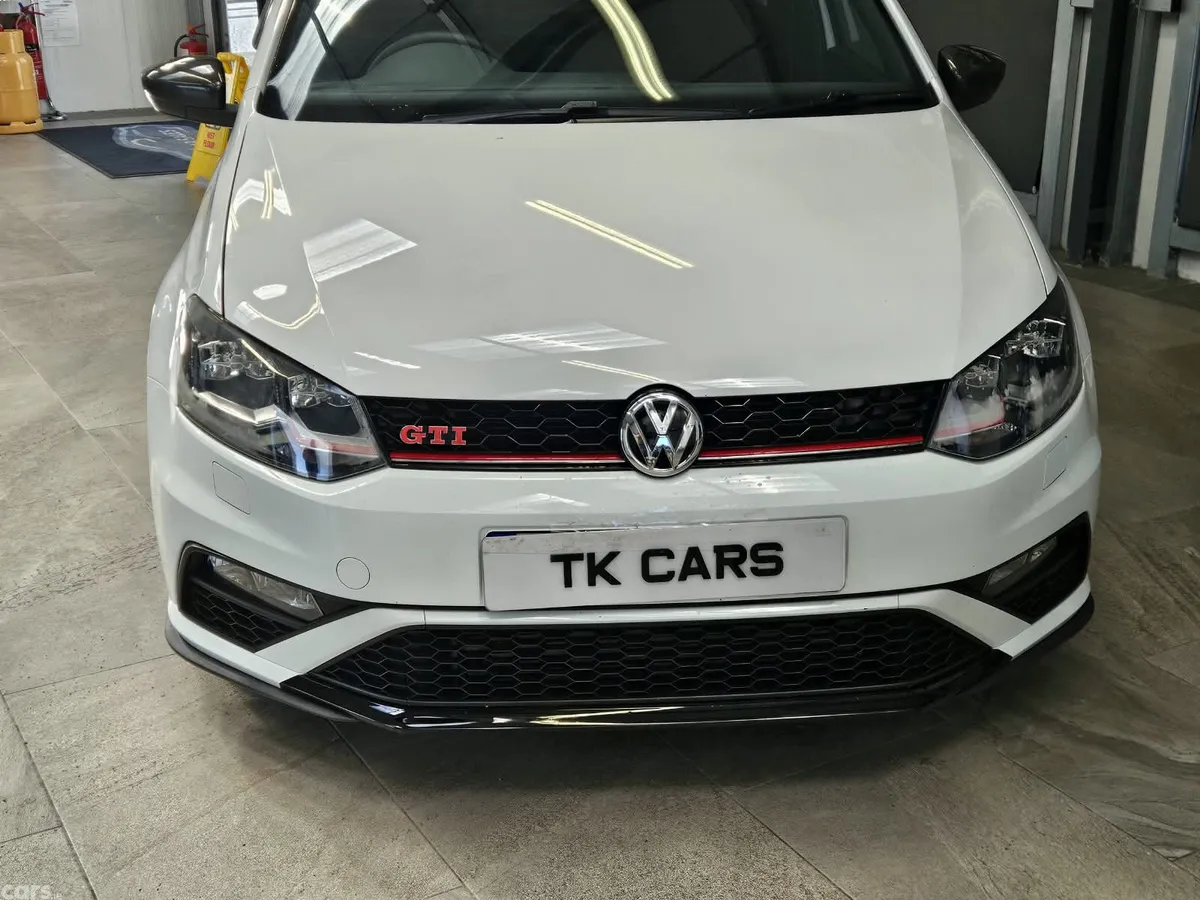 Volkswagen Polo Hatchback, Petrol, 2015, White