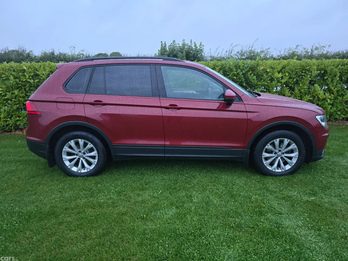 Volkswagen Tiguan SUV, Diesel, 2017, Red