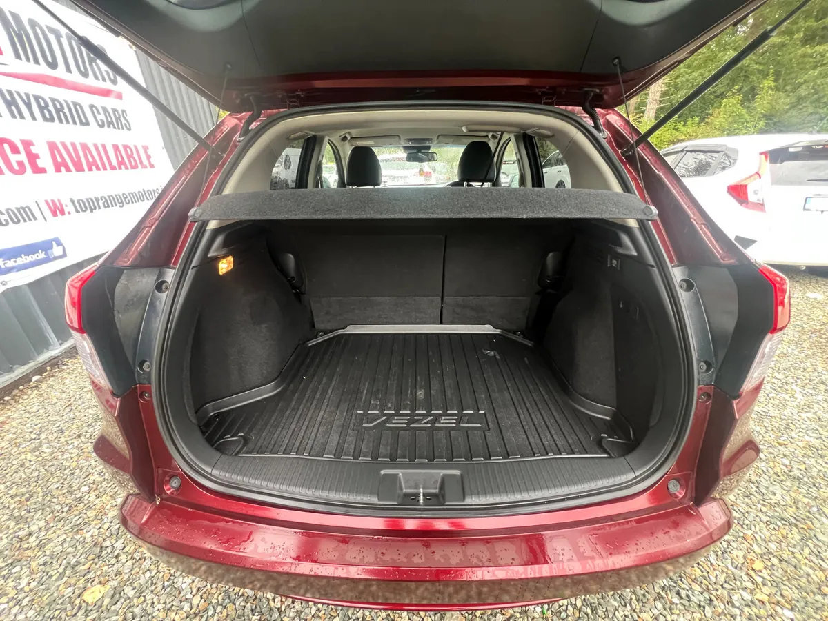 Honda Vezel MPV, Petrol Hybrid, 2015, Red