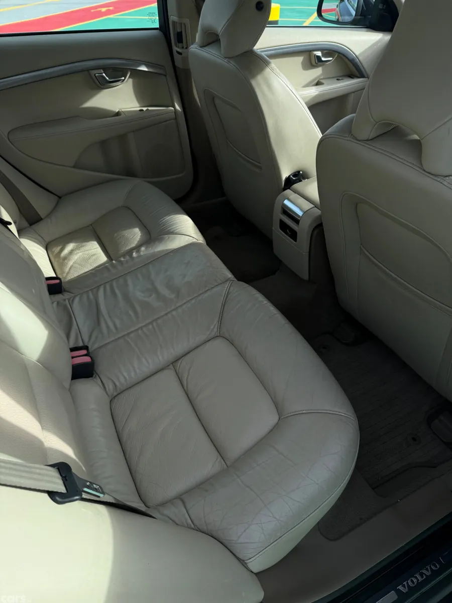 Volvo 80 Series Saloon, Diesel, 2012, Black