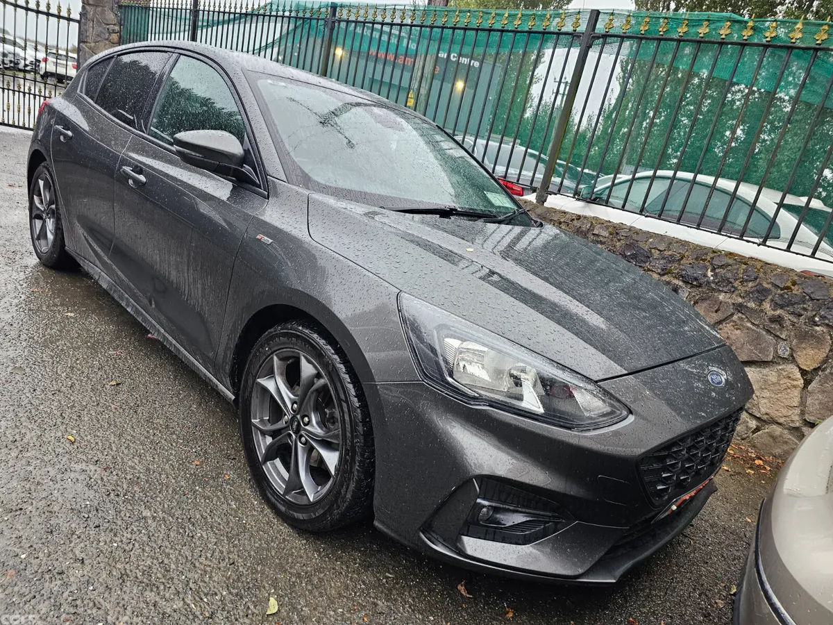 Ford Focus Hatchback, Petrol, 2019, Grey