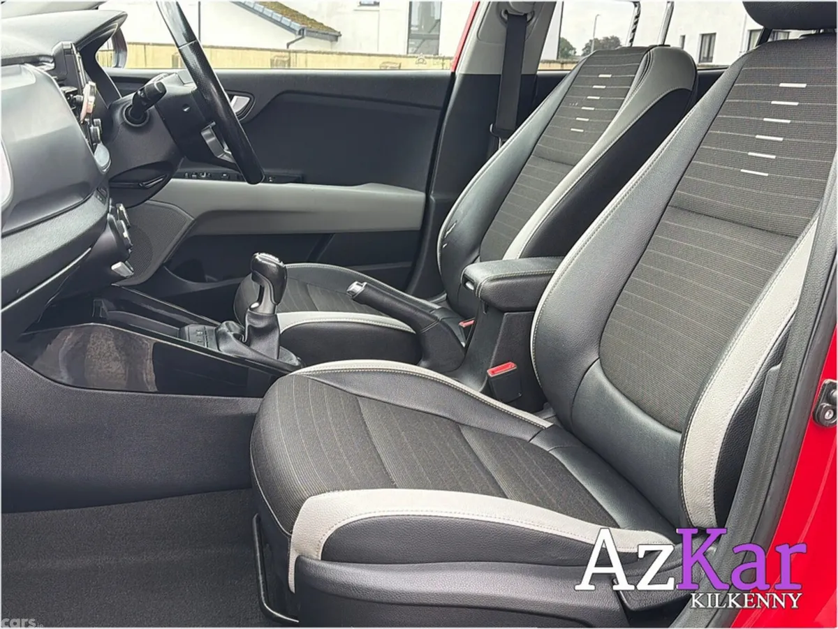 Kia Stonic SUV, Diesel, 2018, Red