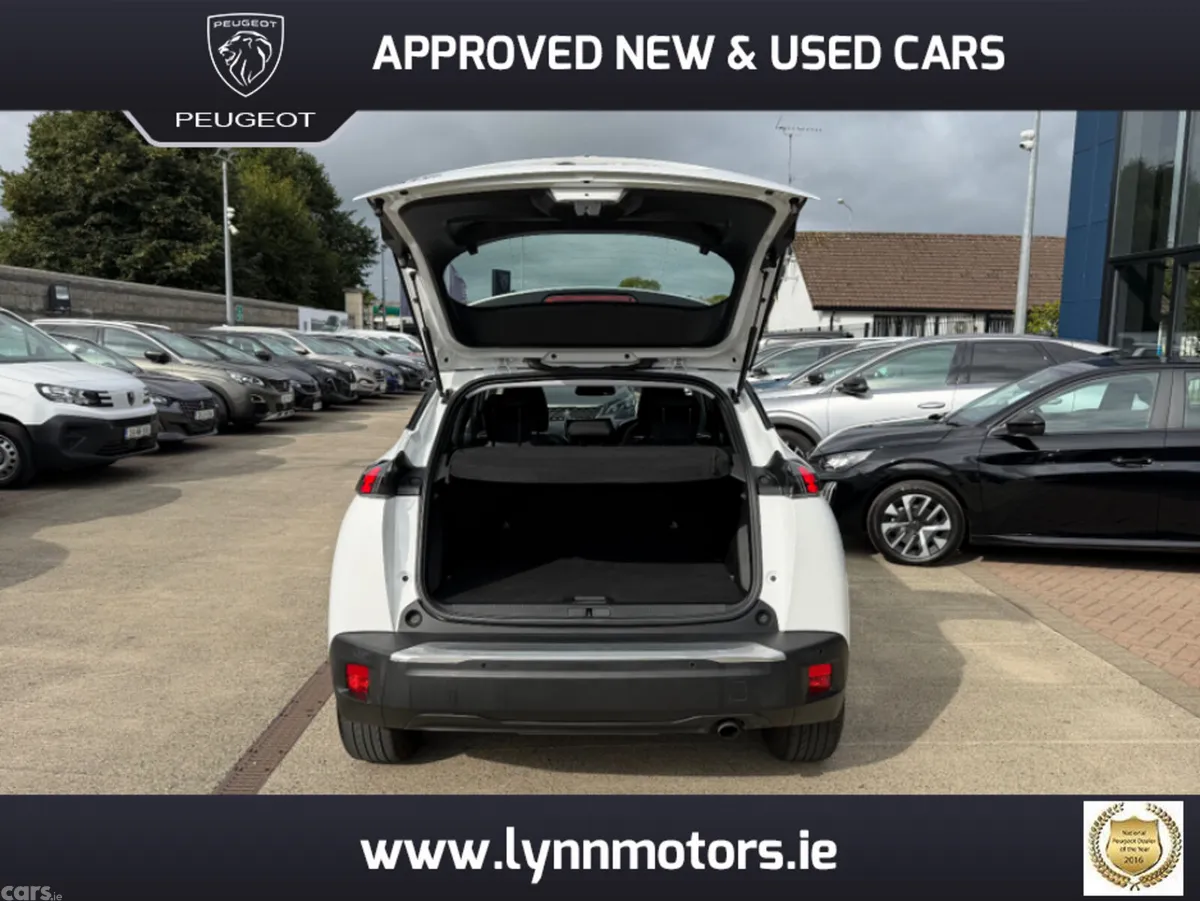 Peugeot 2008 MPV, Petrol, 2022, White