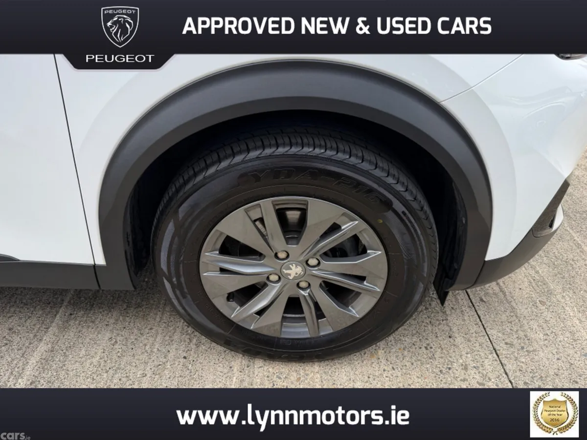 Peugeot 2008 MPV, Petrol, 2022, White