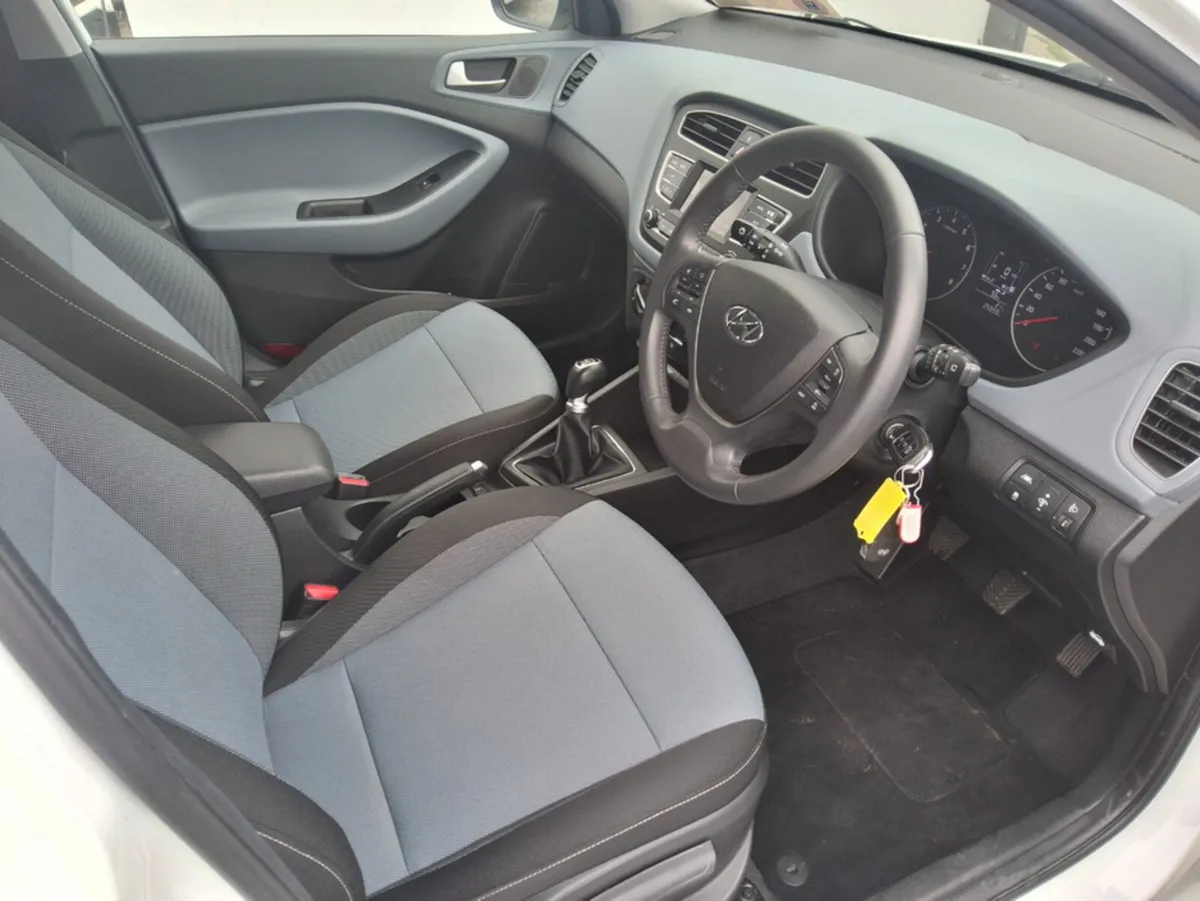 Hyundai i20 Hatchback, Petrol, 2019, White