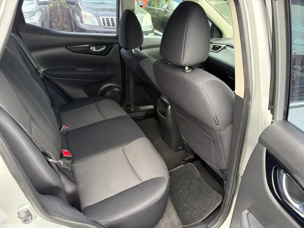 Nissan Qashqai MPV, Petrol, 2015, Silver