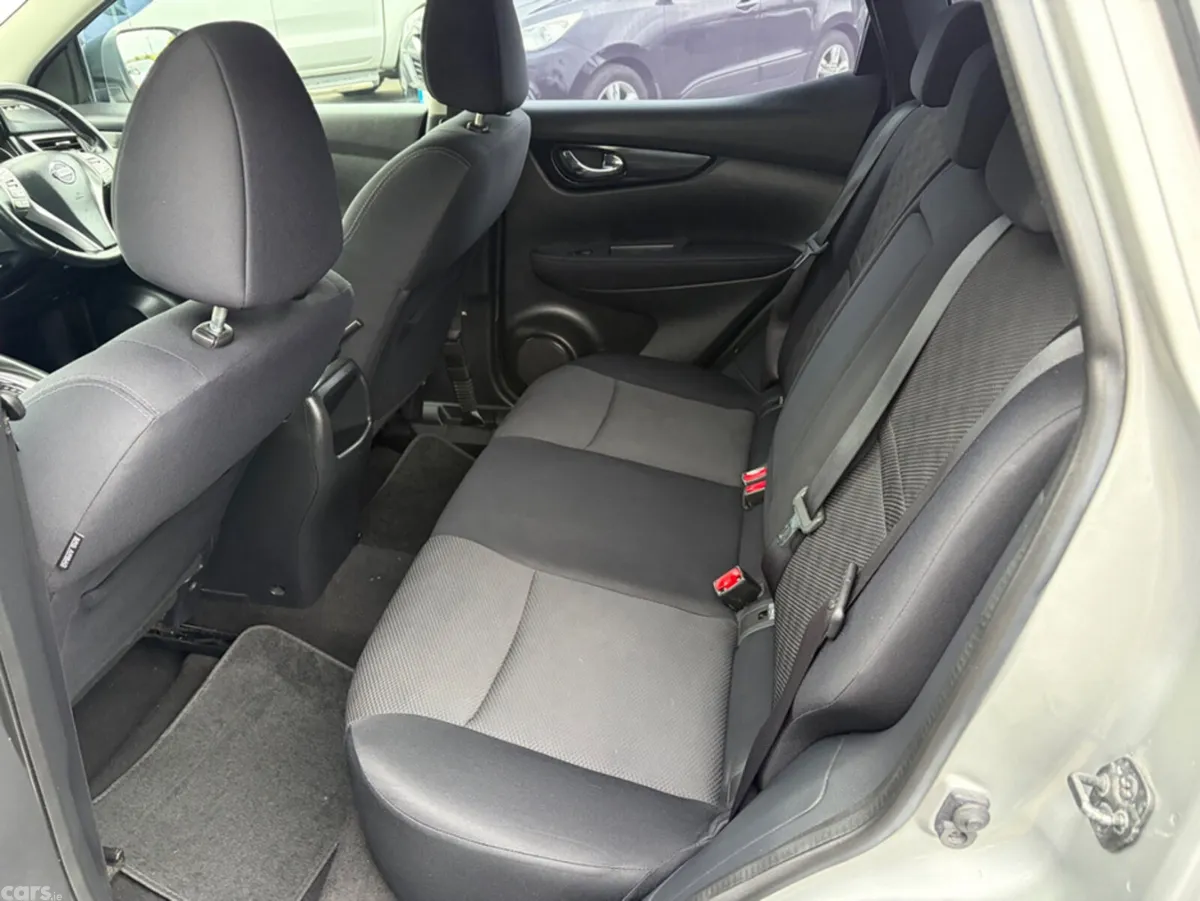 Nissan Qashqai MPV, Petrol, 2015, Silver