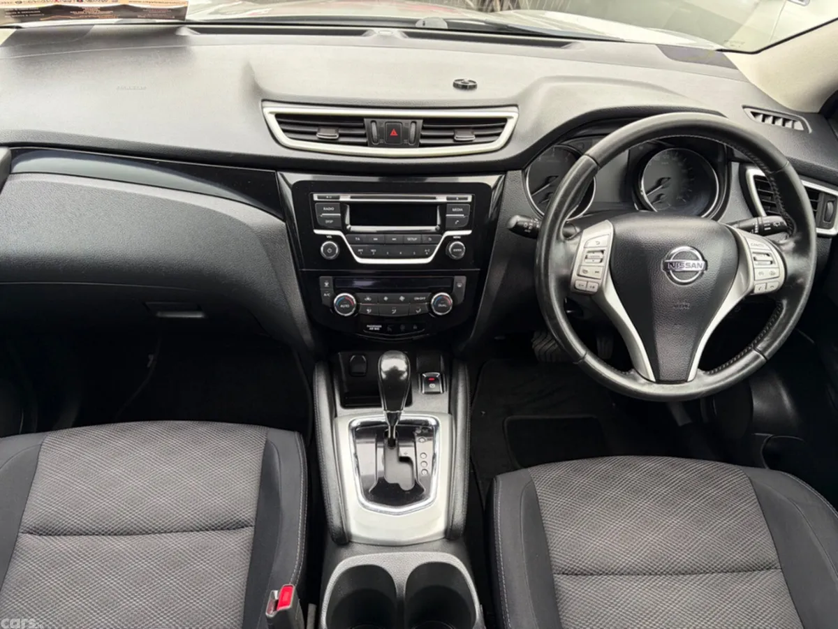 Nissan Qashqai MPV, Petrol, 2015, Silver