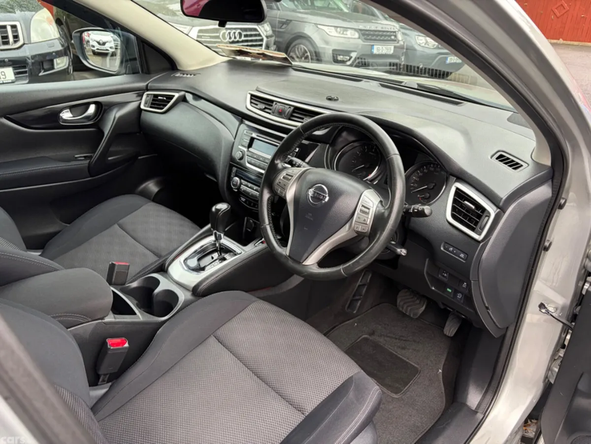 Nissan Qashqai MPV, Petrol, 2015, Silver