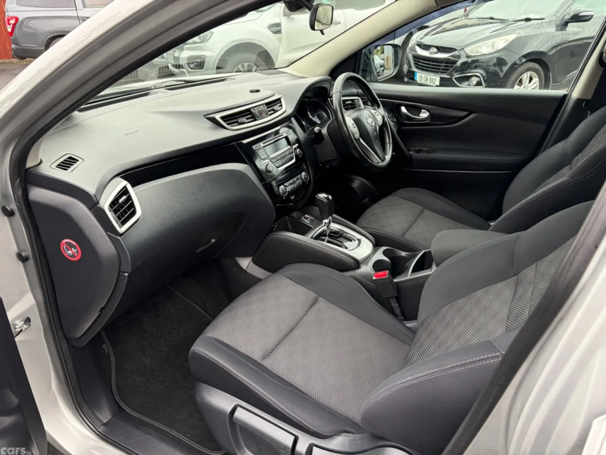 Nissan Qashqai MPV, Petrol, 2015, Silver