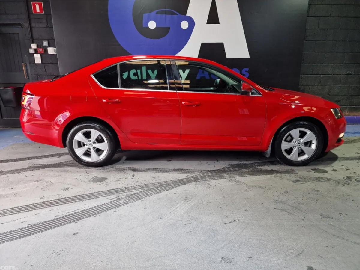 Skoda Octavia Hatchback, Petrol, 2019, Red