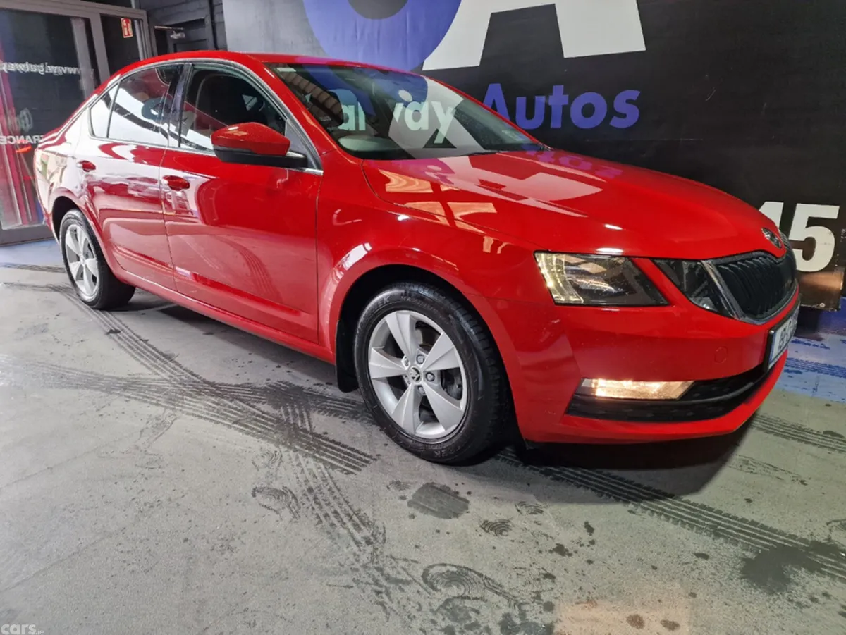 Skoda Octavia Hatchback, Petrol, 2019, Red
