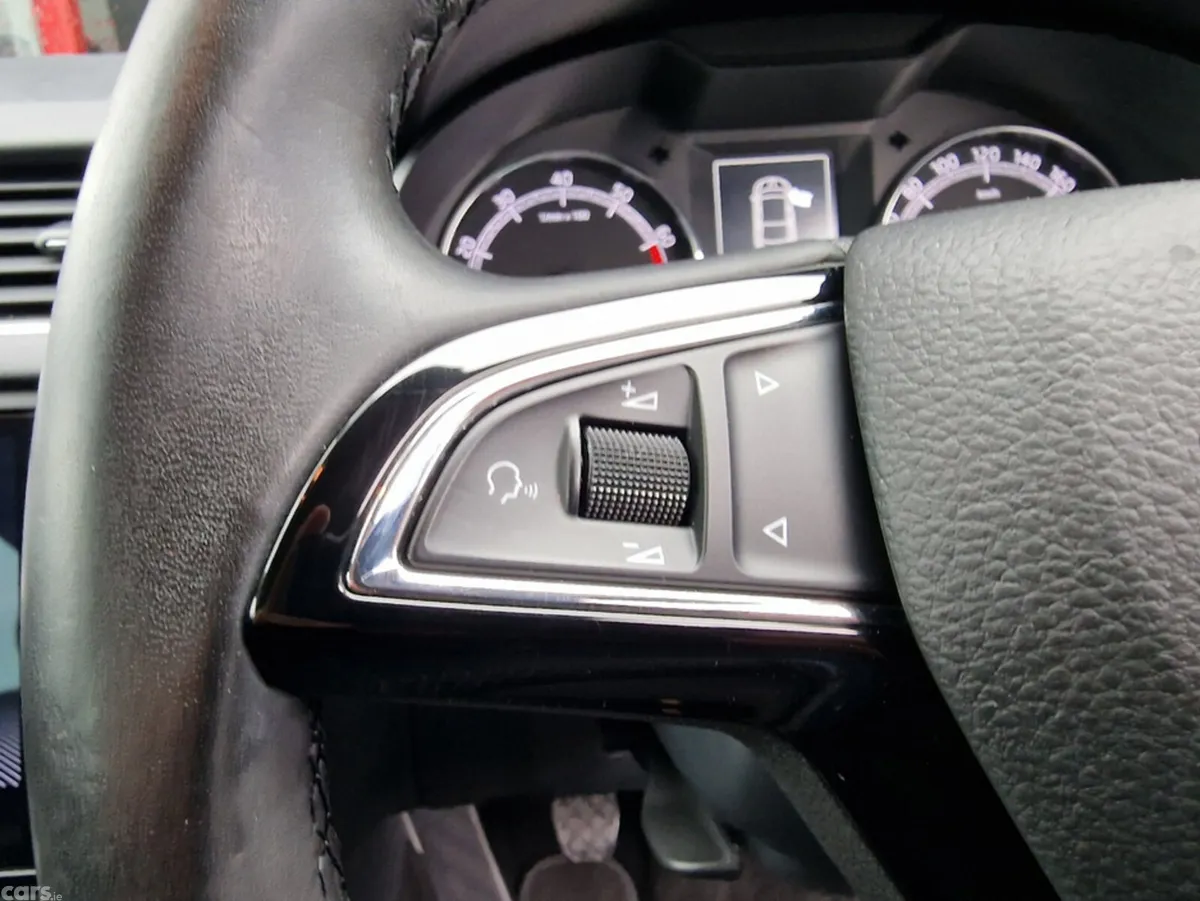 Skoda Octavia Hatchback, Petrol, 2019, Red