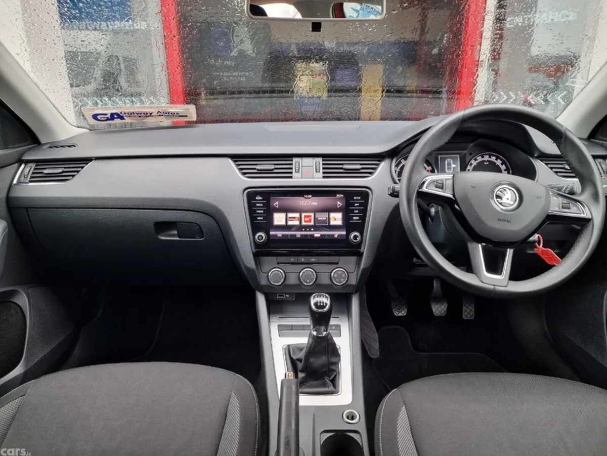 Skoda Octavia Hatchback, Petrol, 2019, Red