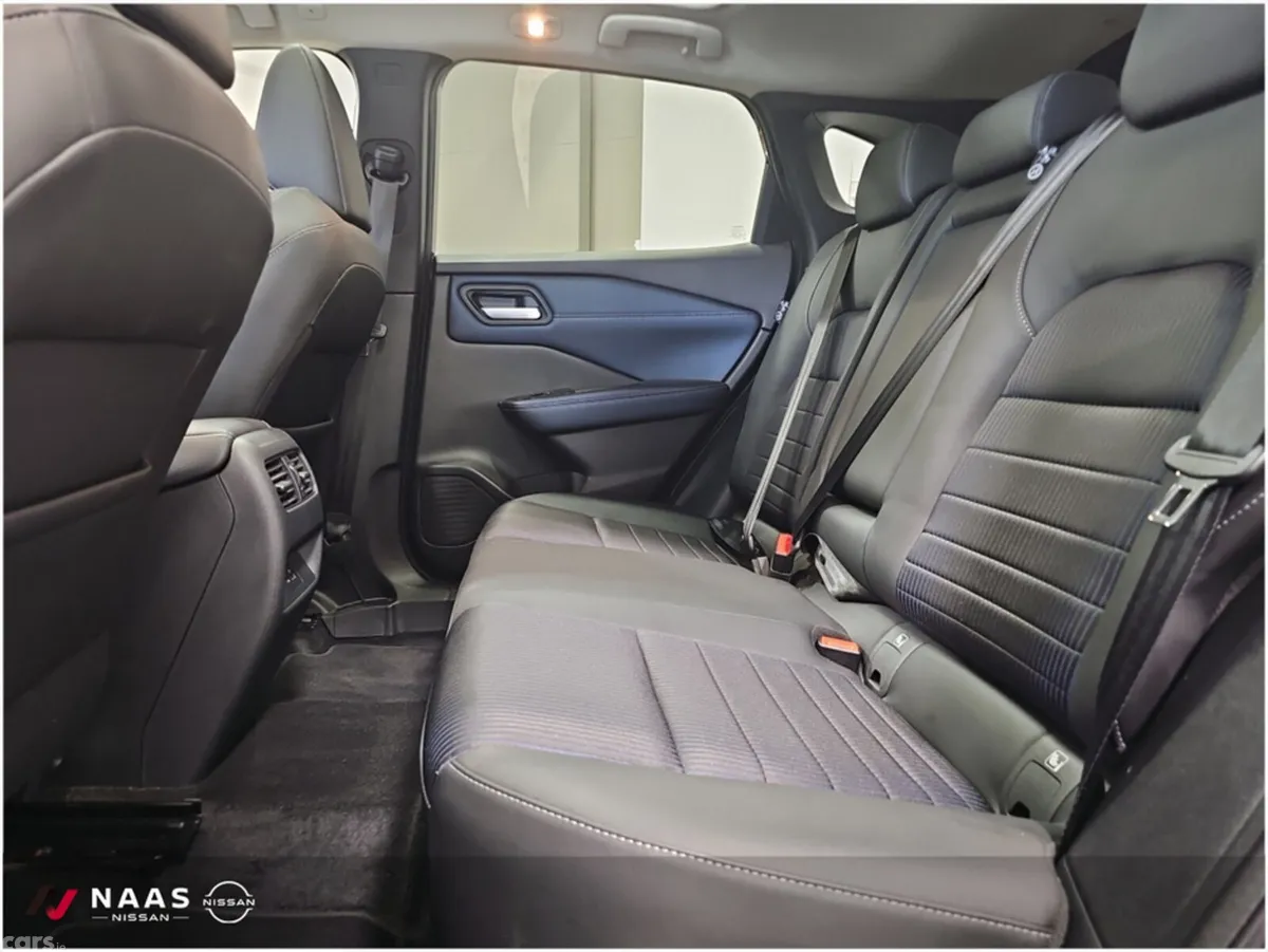 Nissan Qashqai MPV, Petrol, 2024, Red