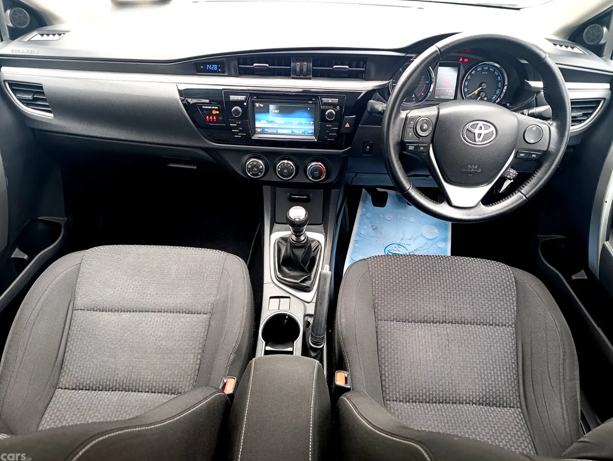 Toyota Corolla Saloon, Diesel, 2016, Silver