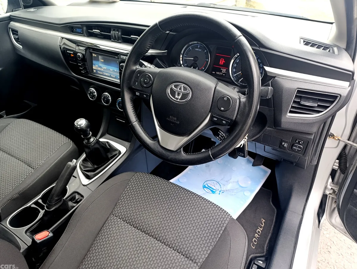 Toyota Corolla Saloon, Diesel, 2016, Silver