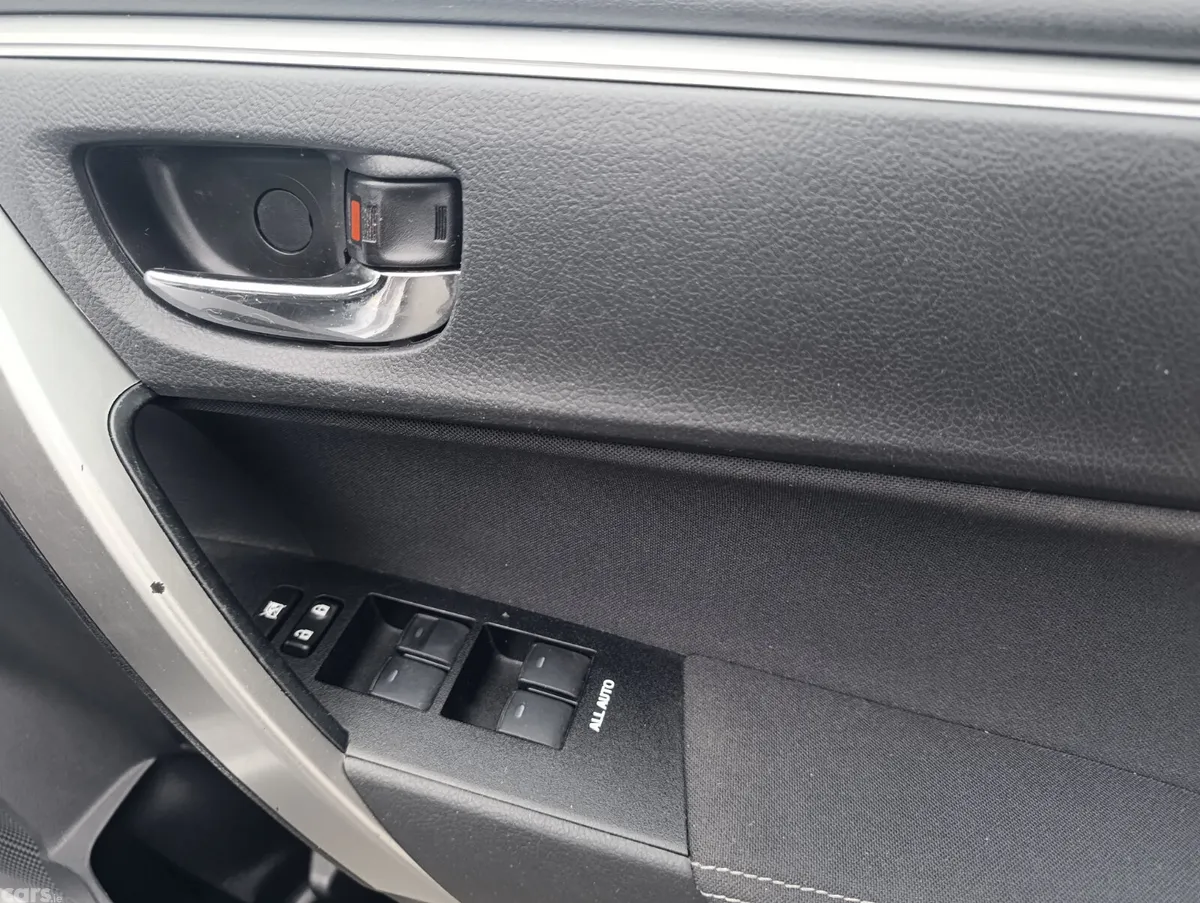 Toyota Corolla Saloon, Diesel, 2016, Silver