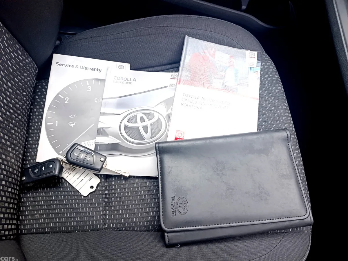 Toyota Corolla Saloon, Diesel, 2016, Silver