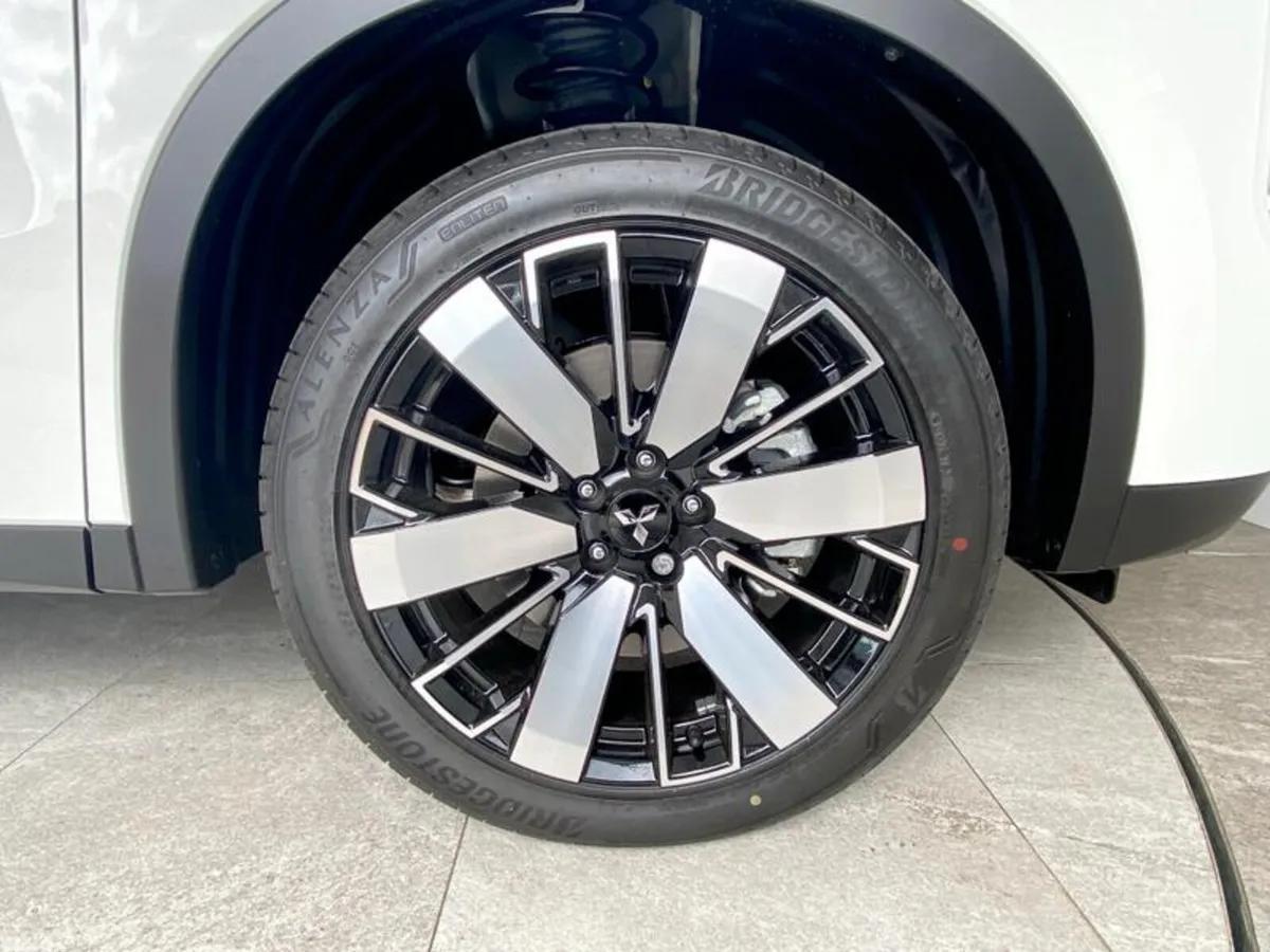 Mitsubishi Outlander SUV, Petrol Hybrid, 2026, White
