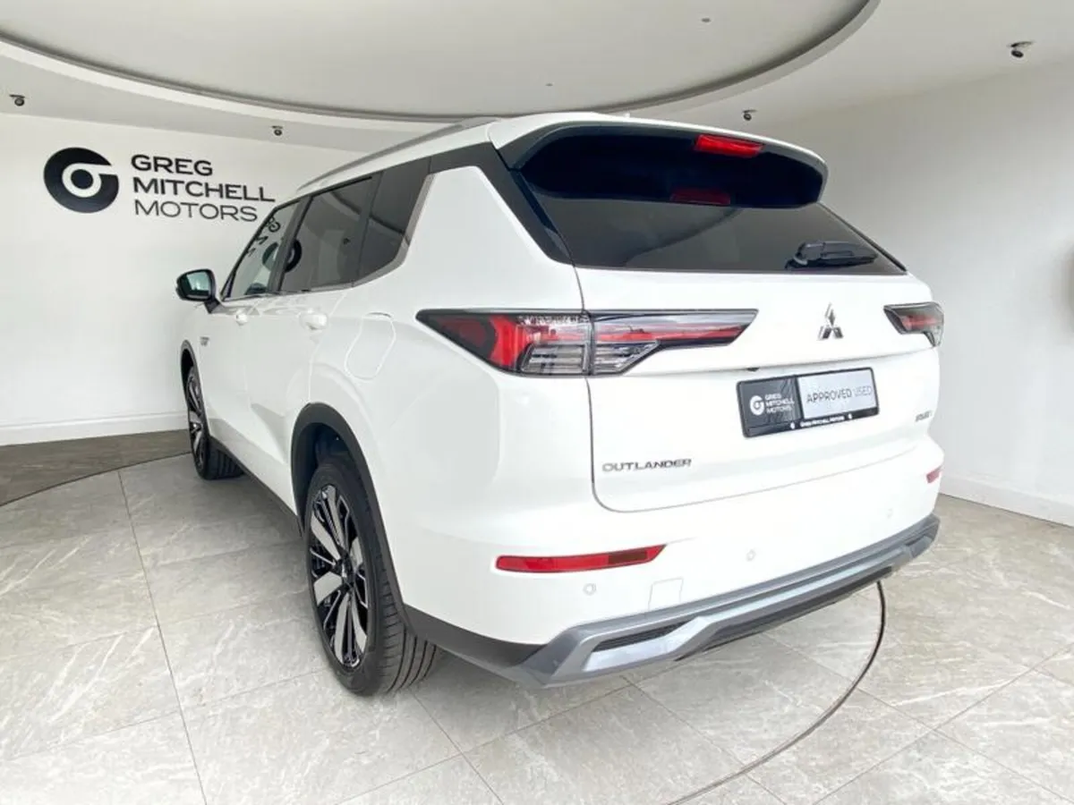 Mitsubishi Outlander SUV, Petrol Hybrid, 2026, White