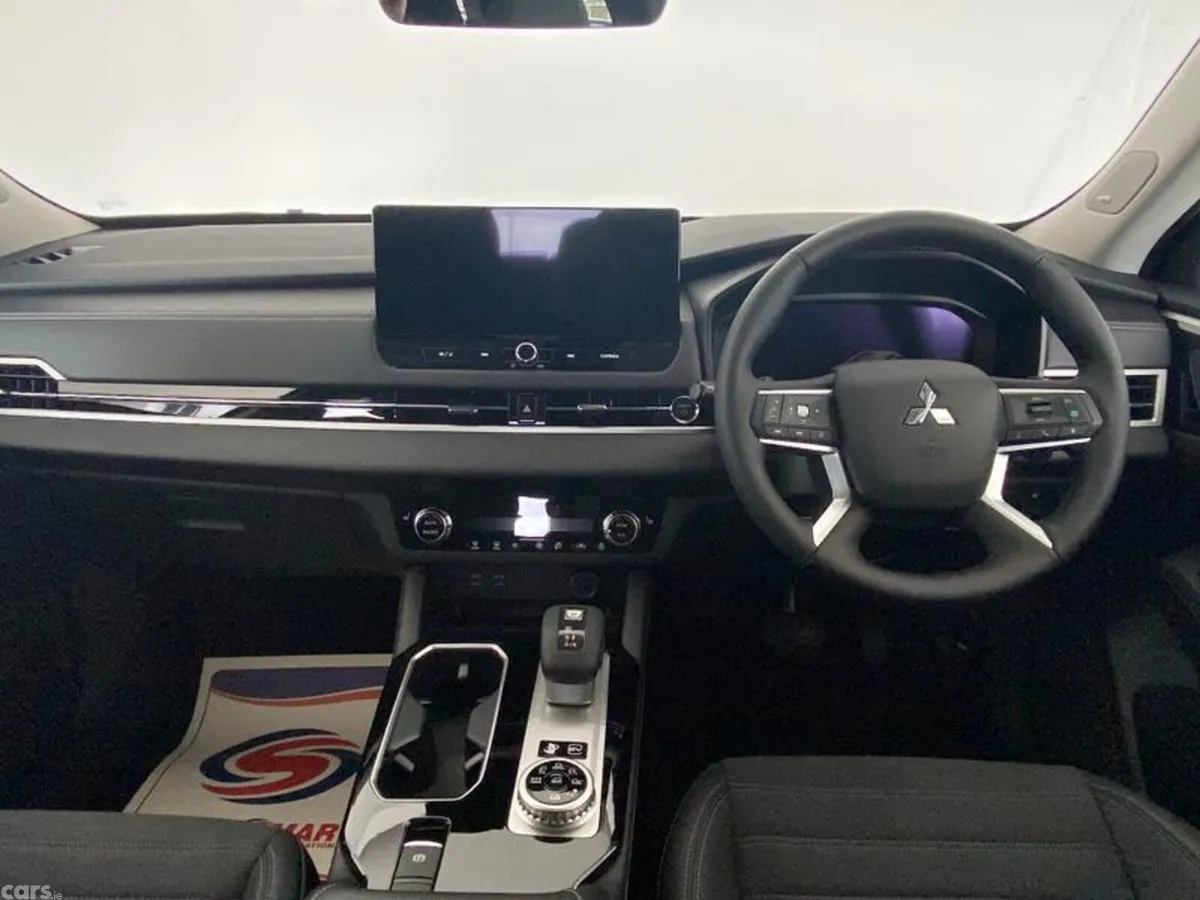 Mitsubishi Outlander SUV, Petrol Hybrid, 2026, White