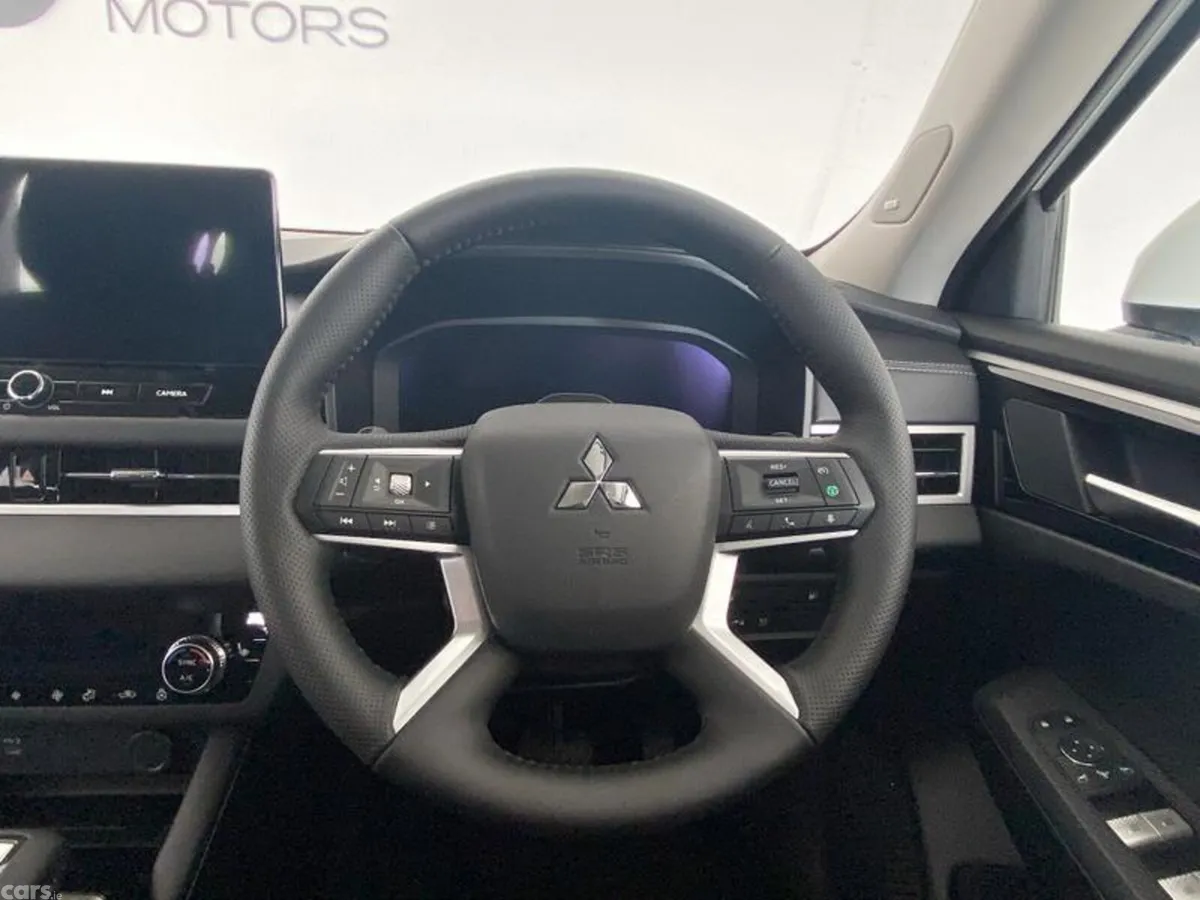 Mitsubishi Outlander SUV, Petrol Hybrid, 2026, White