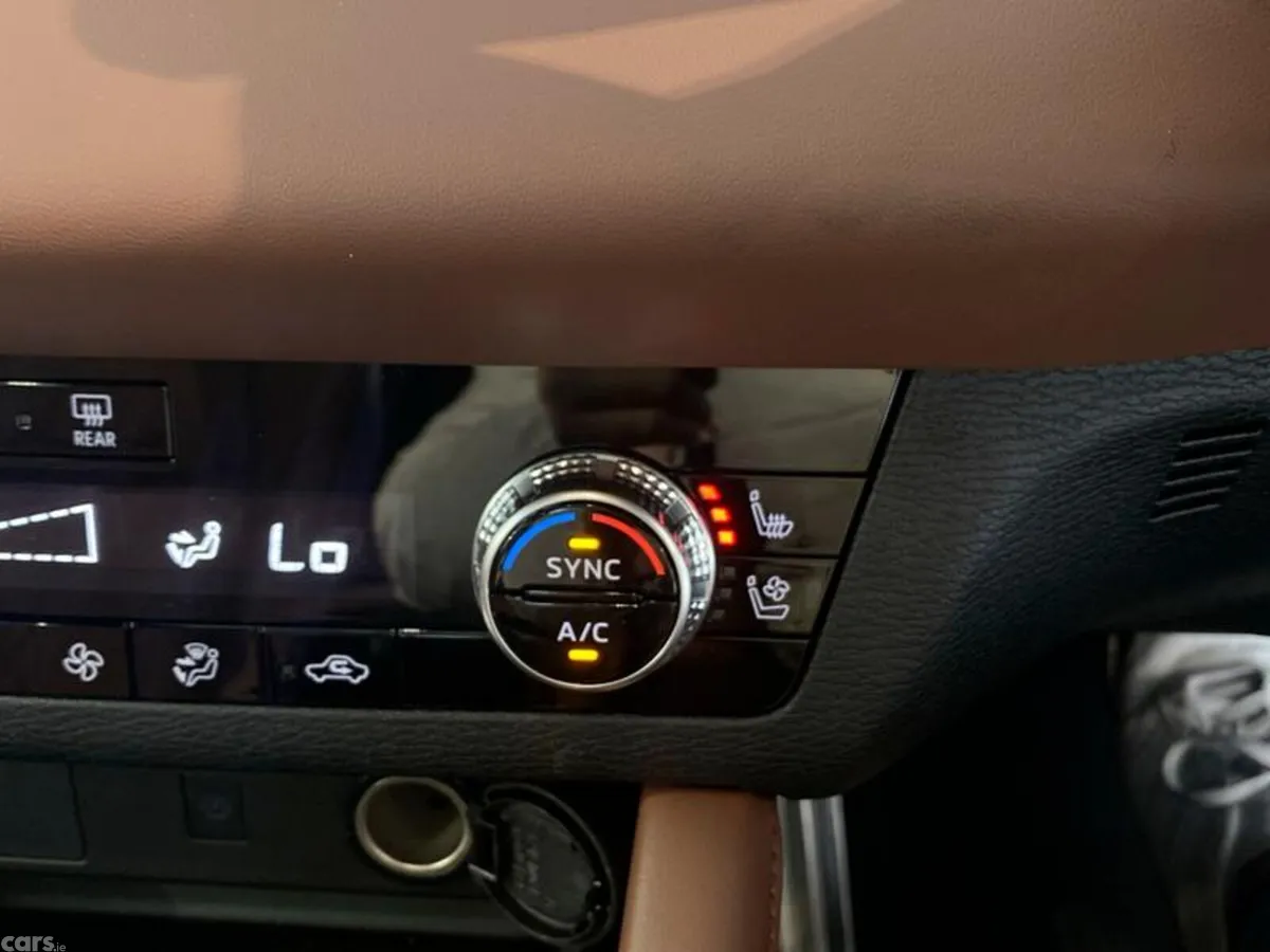 Mitsubishi Outlander SUV, Petrol Hybrid, 2026, Grey