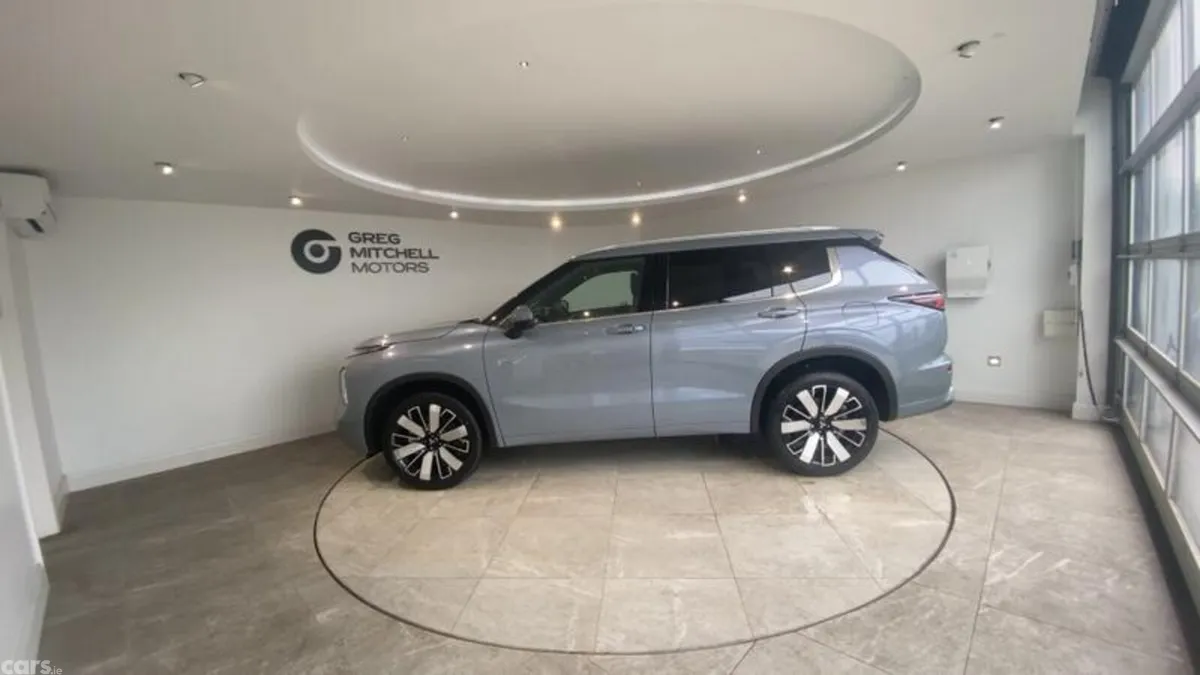 Mitsubishi Outlander SUV, Petrol Hybrid, 2026, Grey