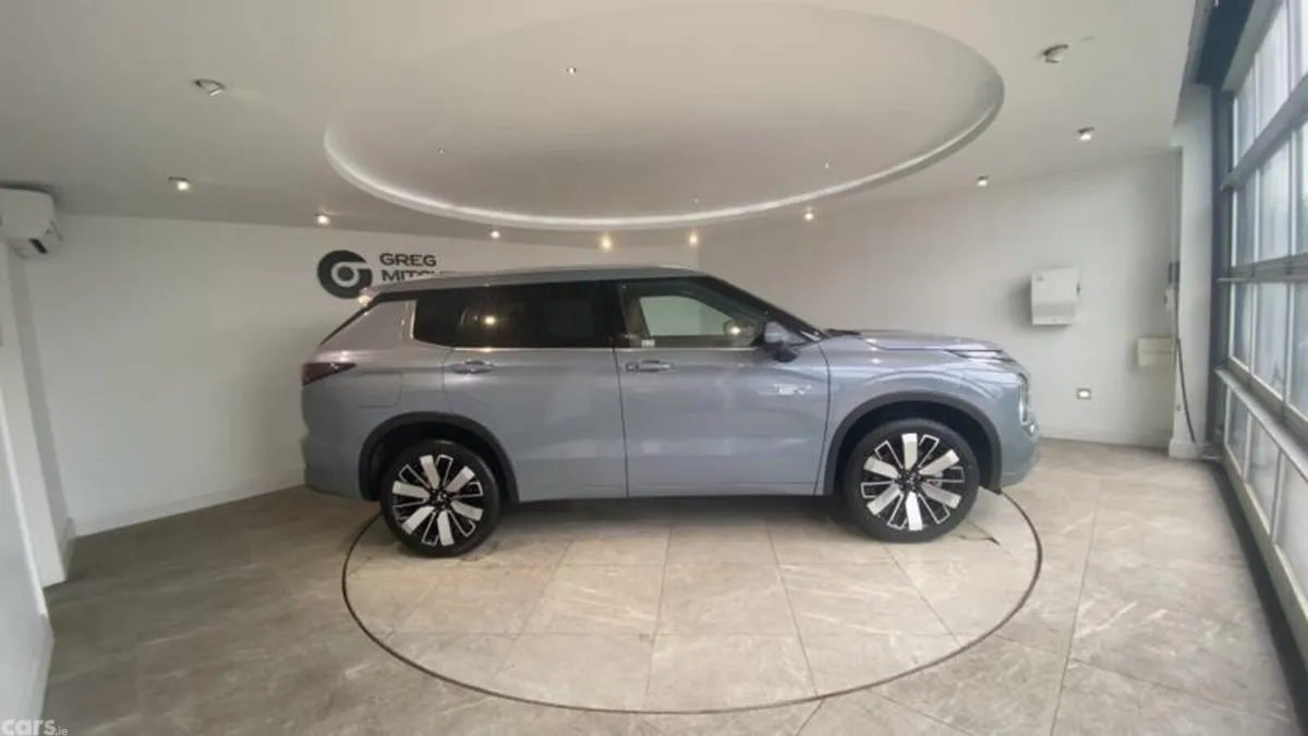 Mitsubishi Outlander SUV, Petrol Hybrid, 2026, Grey