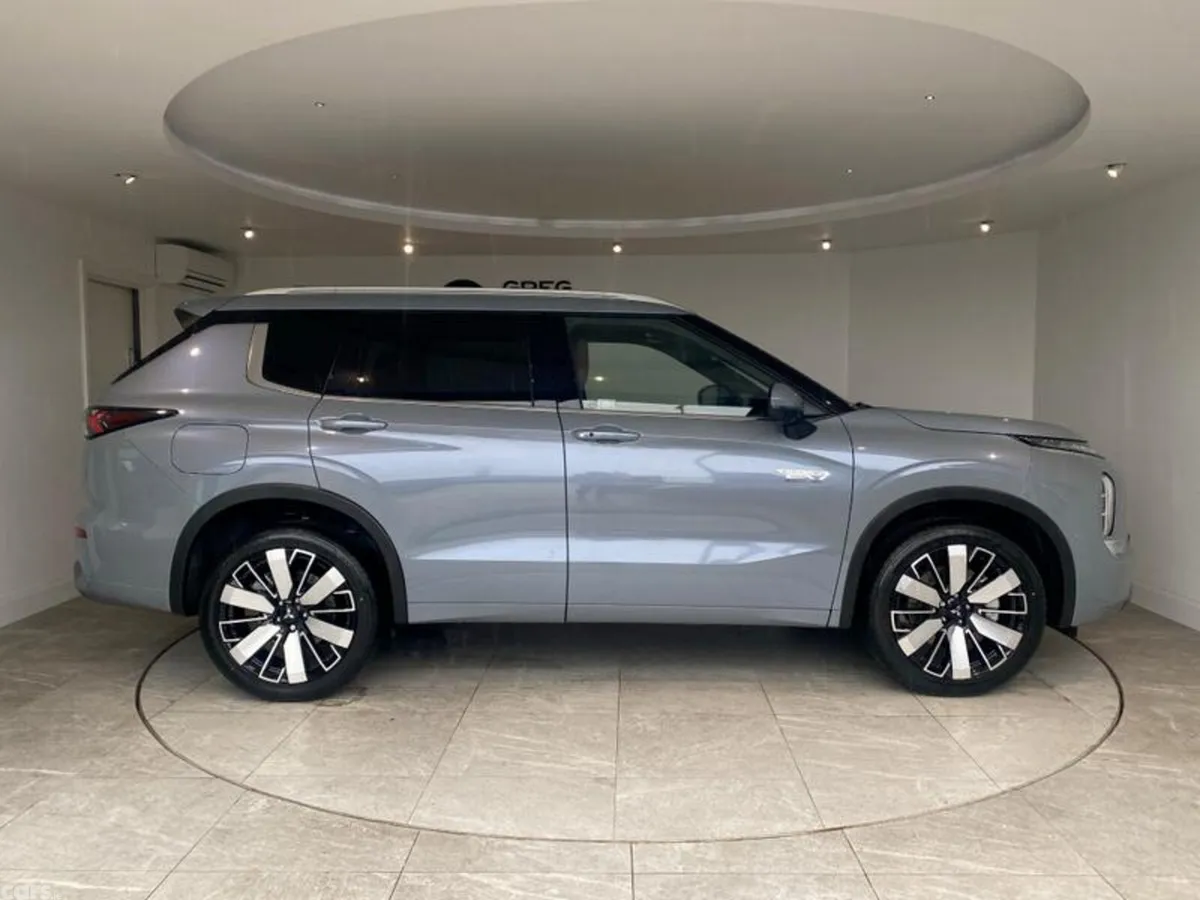 Mitsubishi Outlander SUV, Petrol Hybrid, 2026, Grey