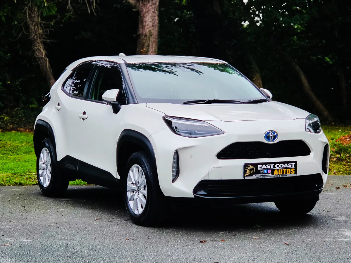 Toyota Yaris Cross Estate, Petrol Hybrid, 2021, White