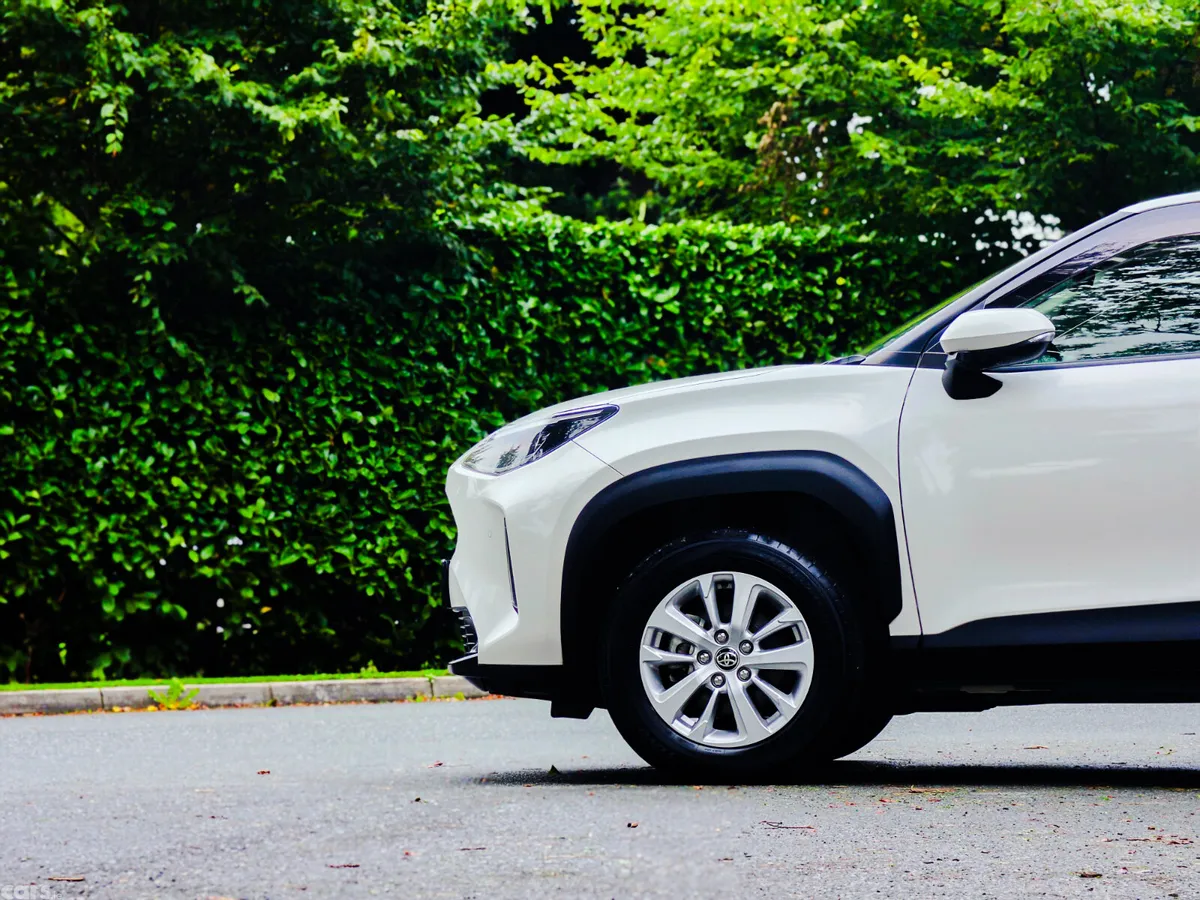 Toyota Yaris Cross Estate, Petrol Hybrid, 2021, White