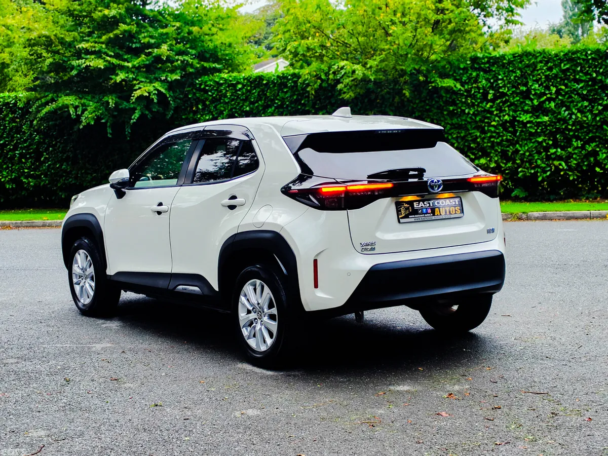 Toyota Yaris Cross Estate, Petrol Hybrid, 2021, White