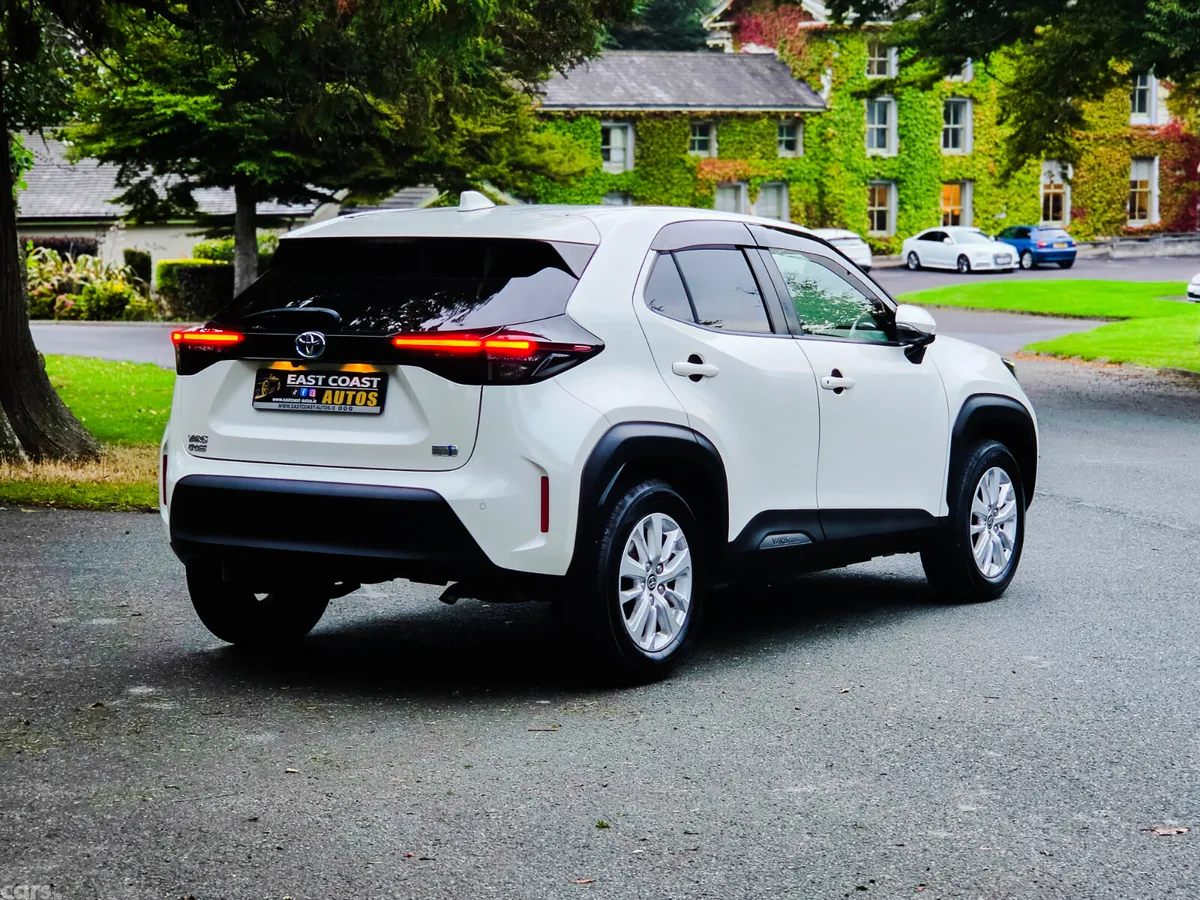 Toyota Yaris Cross Estate, Petrol Hybrid, 2021, White
