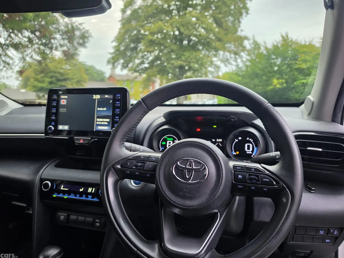 Toyota Yaris Cross Estate, Petrol Hybrid, 2021, White