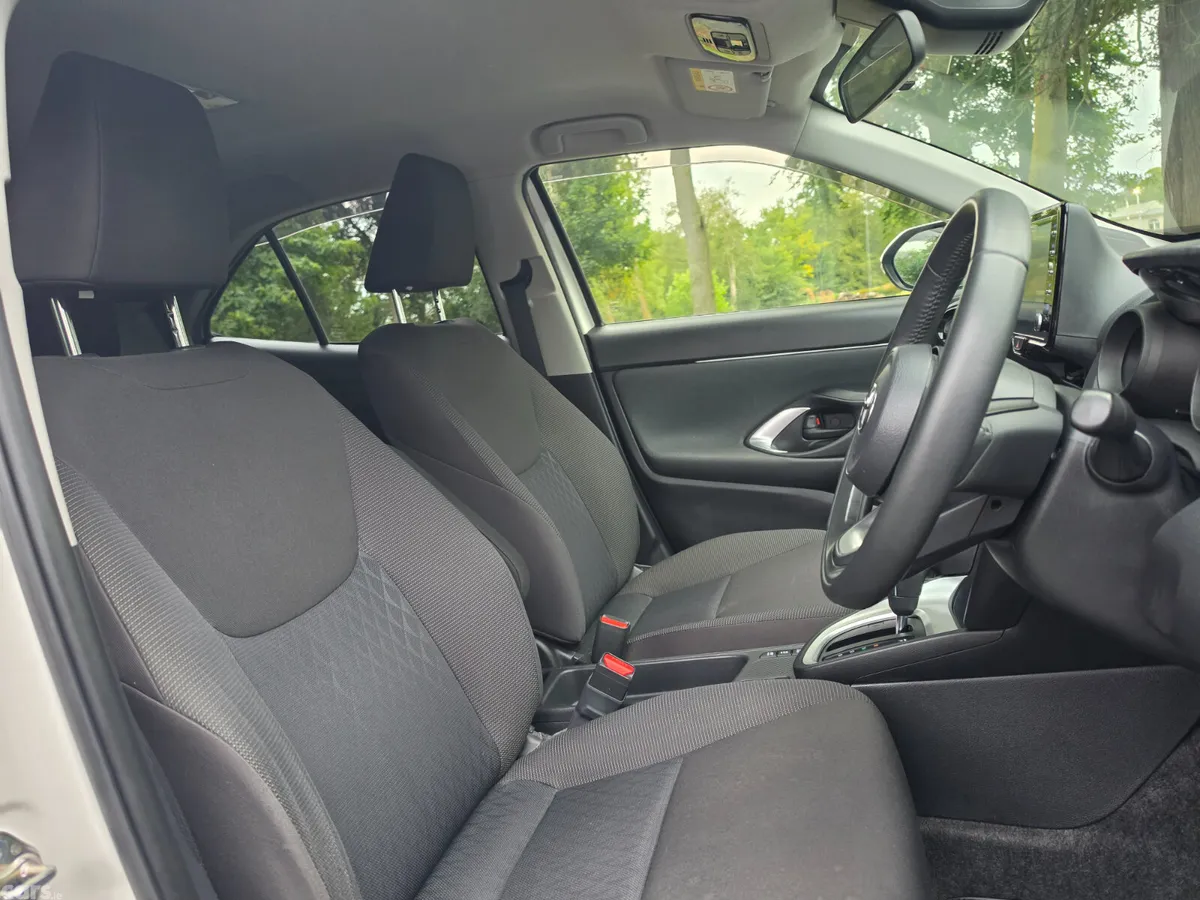 Toyota Yaris Cross Estate, Petrol Hybrid, 2021, White