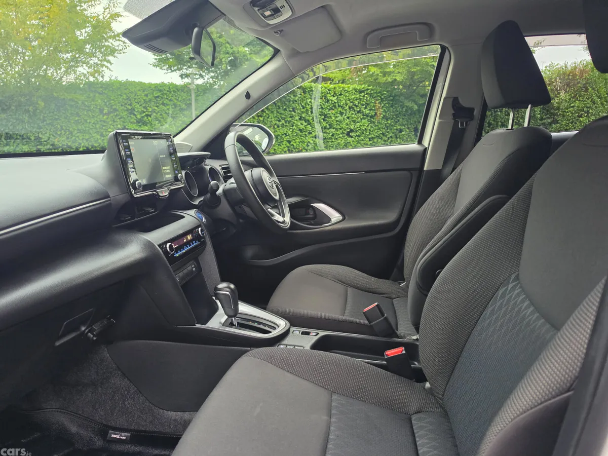 Toyota Yaris Cross Estate, Petrol Hybrid, 2021, White