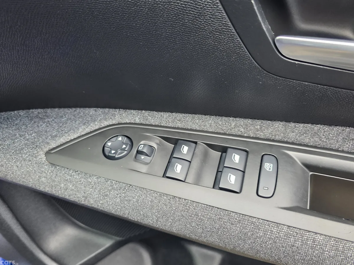 Peugeot 3008 SUV, Petrol, 2019, Blue